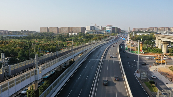 10月23日下午，芙蓉大道、洞株路、潭州大道快速化改造項目正式通車。長沙晚報余劭劼 攝_副本.jpg